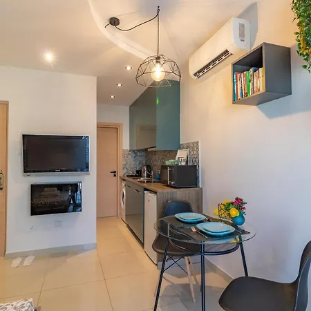 דירה Light House - Seafront Cosy With Library Paphos