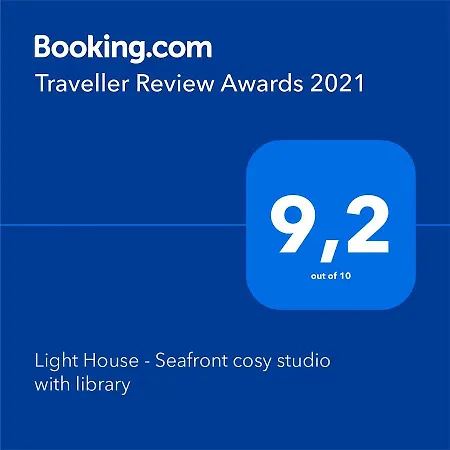 Light House - Seafront Cosy With Library דירה *
